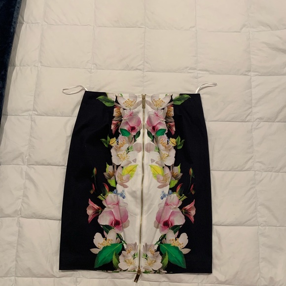 Ted Baker Dayian Floral Pencil Skirt - Size 6 - Picture 2 of 6